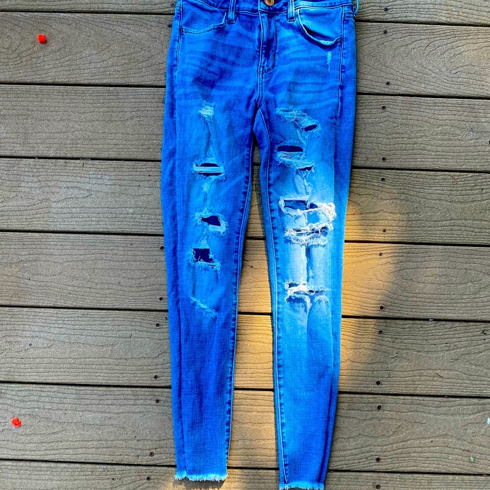 American Eagle Jeans size 6 holes